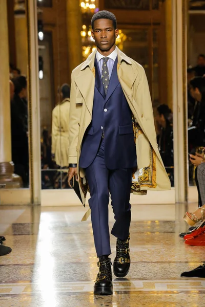 Look 25